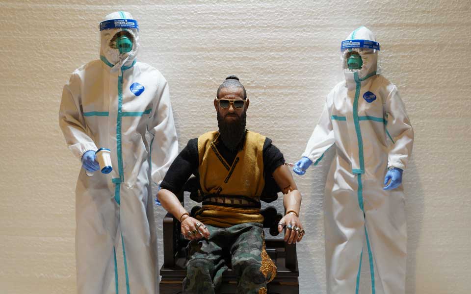 Interims-Gouverneur Benjamin Königsfeld wird gegen das tödliche CV29-Virus geimpft