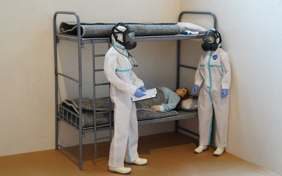 Vize-Gouverneurin Amaya Gubser mit Arzt auf Visite bei der Patientin in Genf